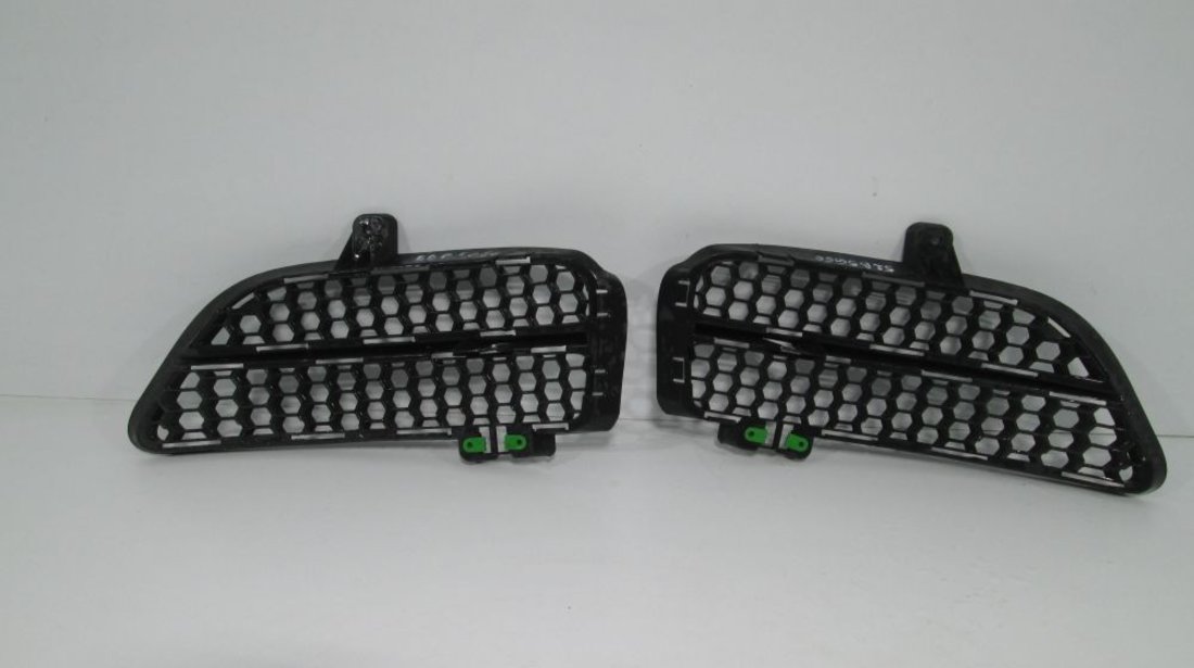 Set grile stanga + dreapta bara fata Vw Touareg An 2007 2008 2009 2010 cod 7L6853666B / 7L6853669B