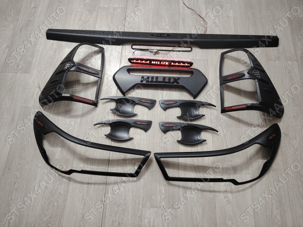 SET ORNAMENT EXTERIOR NEGRE MATTE CU LAMPA STOP LED OBLON PENTRU TOYOTA HILUX REVO 2020-2025 [11-BUC]