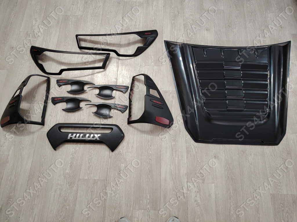 SET ORNAMENT EXTERIOR NEGRE MATTE PENTRU TOYOTA HILUX REVO 2021-2025 [10-BUC]