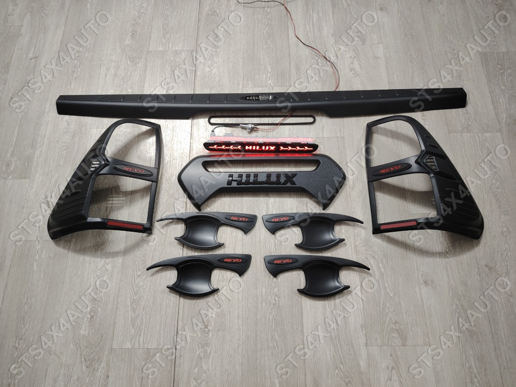 SET ORNAMENT EXTERIOR NEGRU MATTE CU LAMPA STOP LED OBLON PENTRU TOYOTA HILUX REVO 2016-2025 [9-BUC]