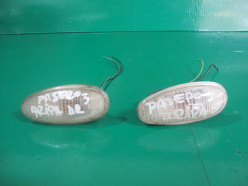 SET SEMNALIZARE ARIPA STANGA - DREAPTA FATA MITSUBISHI PAJERO SHOGUN III FAB. 1999 – 2007 ⭐⭐...