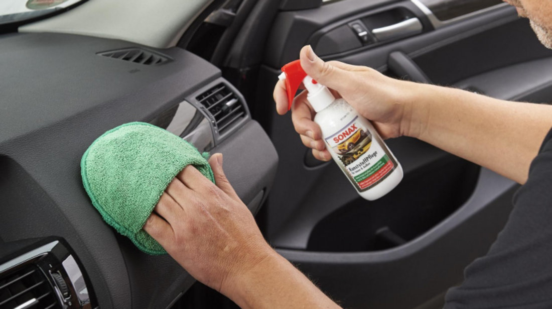 Set Sonax Xtreme Cockpit Cleaner Matt Finish Solutie Curatat Bord Efect Mat 500ML 283241 + Sonax Burete Curatat Plastic Interior 417200