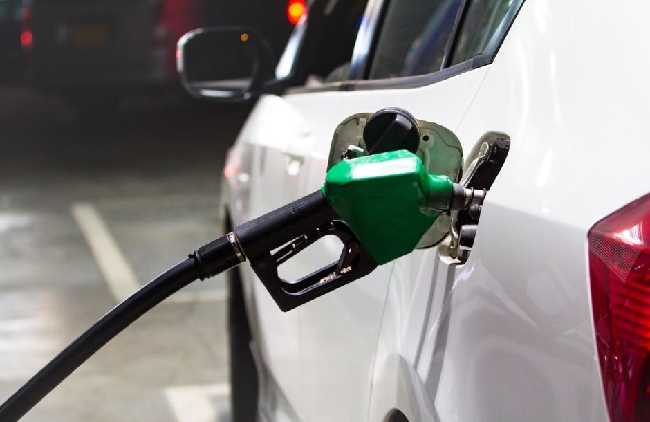 Sfaturi pentru soferii romani: Cum se conduce corect o masina pe benzina? Sfaturi pentru soferii romani: Cum se conduce corect o masina pe benzina?