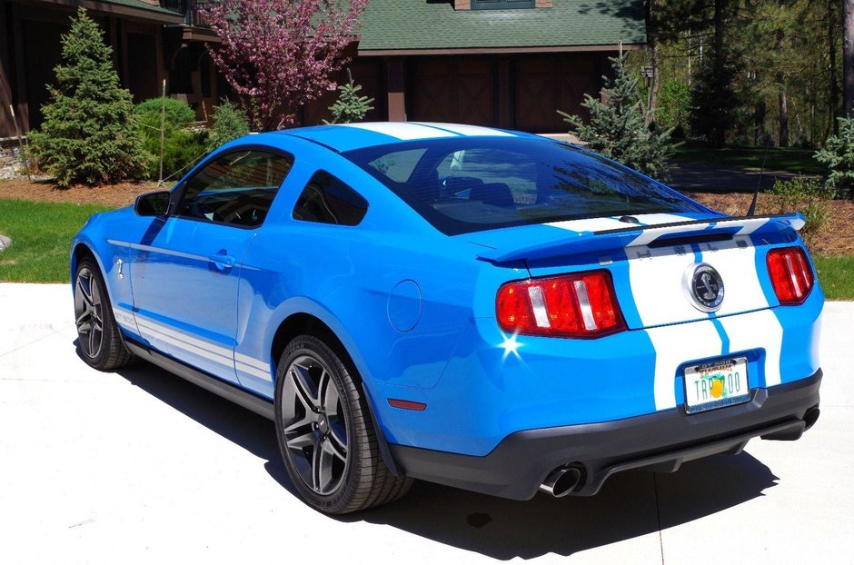 Shelby GT500 cu 34 km la bord