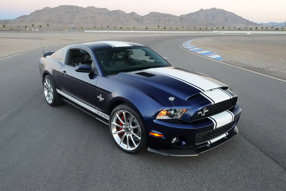 Shelby Super Snake - un sarpe condus de 800 de cai putere