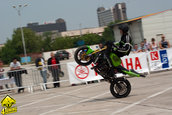 Show de acrobatii pe motocicleta la Romexpo