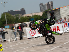 Show de acrobatii pe motocicleta la Romexpo