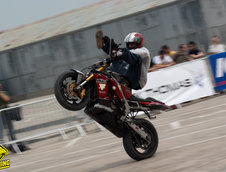 Show de acrobatii pe motocicleta la Romexpo