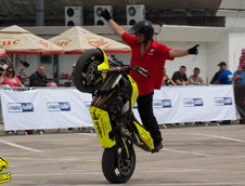 Show de acrobatii pe motocicleta la Romexpo