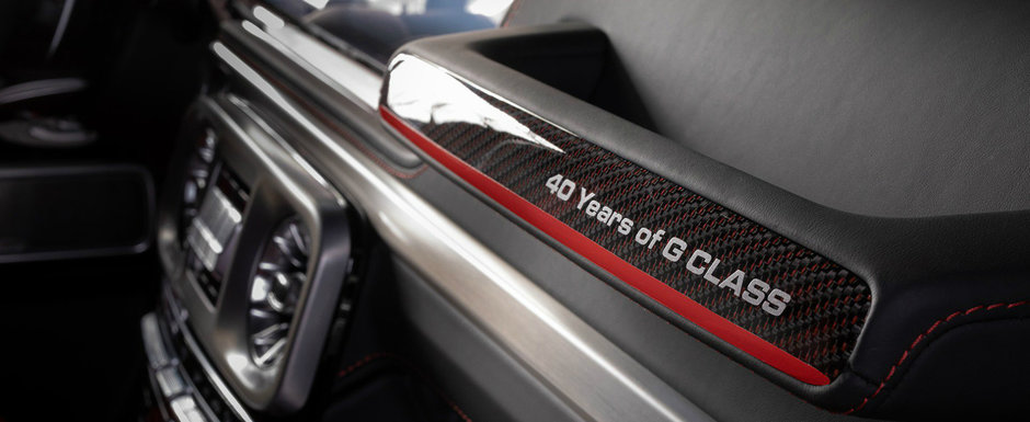 Si-a comandat un G63 AMG nou-nout dar interiorul stock nu l-a convins. Acum are piele bicolora si fibra de carbon rosie Si-a comandat un G63 AMG nou-nout dar interiorul stock nu l-a convins. Acum are piele bicolora si fibra de carbon rosie