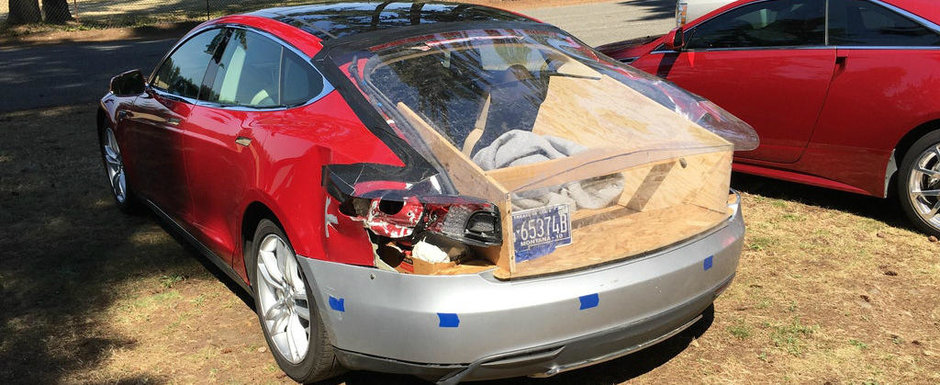 Si-a reparat masina de lux in spatele curtii. Cum arata acum automobilul care costa zeci de mii de dolari de nou Si-a reparat masina de lux in spatele curtii. Cum arata acum automobilul care costa zeci de mii de dolari de nou