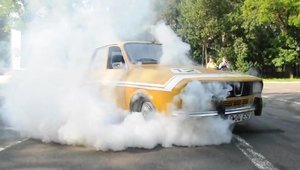 Si batrana Dacie 1300 stie sa faca burnout!