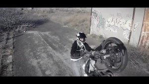 Si motocicletele fac drift: video palpitant cu doi profesionisti in stunt-ride