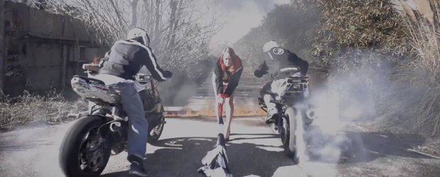 Si motocicletele fac drift: video palpitant cu doi profesionisti in stunt-ride