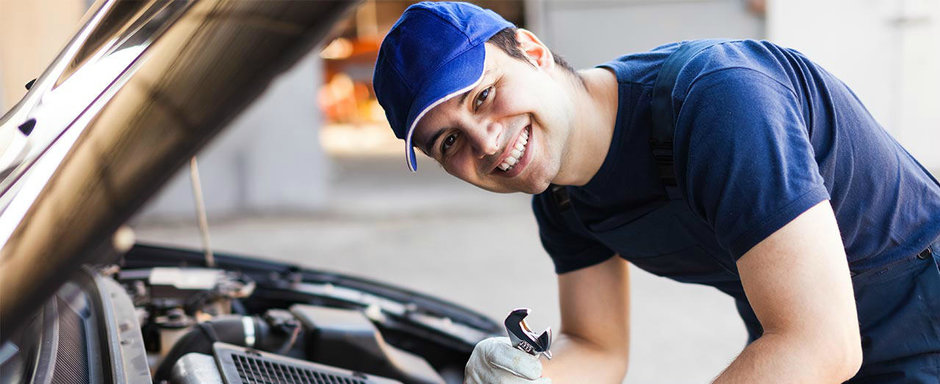 Si tu poti fi mecanic auto. 10 reparatii si operatiuni simple pe care le poti face singur la masina ta