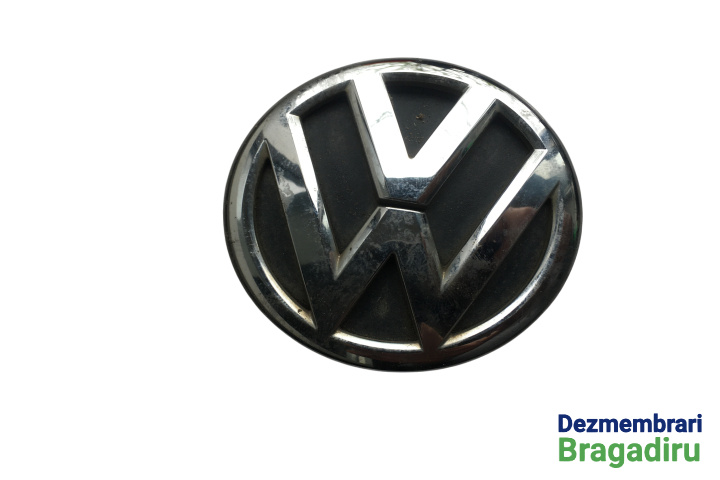 Sigla capota portbagaj Cod: 1K9855630A 1K9855630A Volkswagen VW Golf 6 [2008 - 2015] wagon 5-usi 1.6 TDI BlueMotion MT (105 hp) Cod motor: CAY, Cod cutie: LUB, Cod culoare: LA7W
