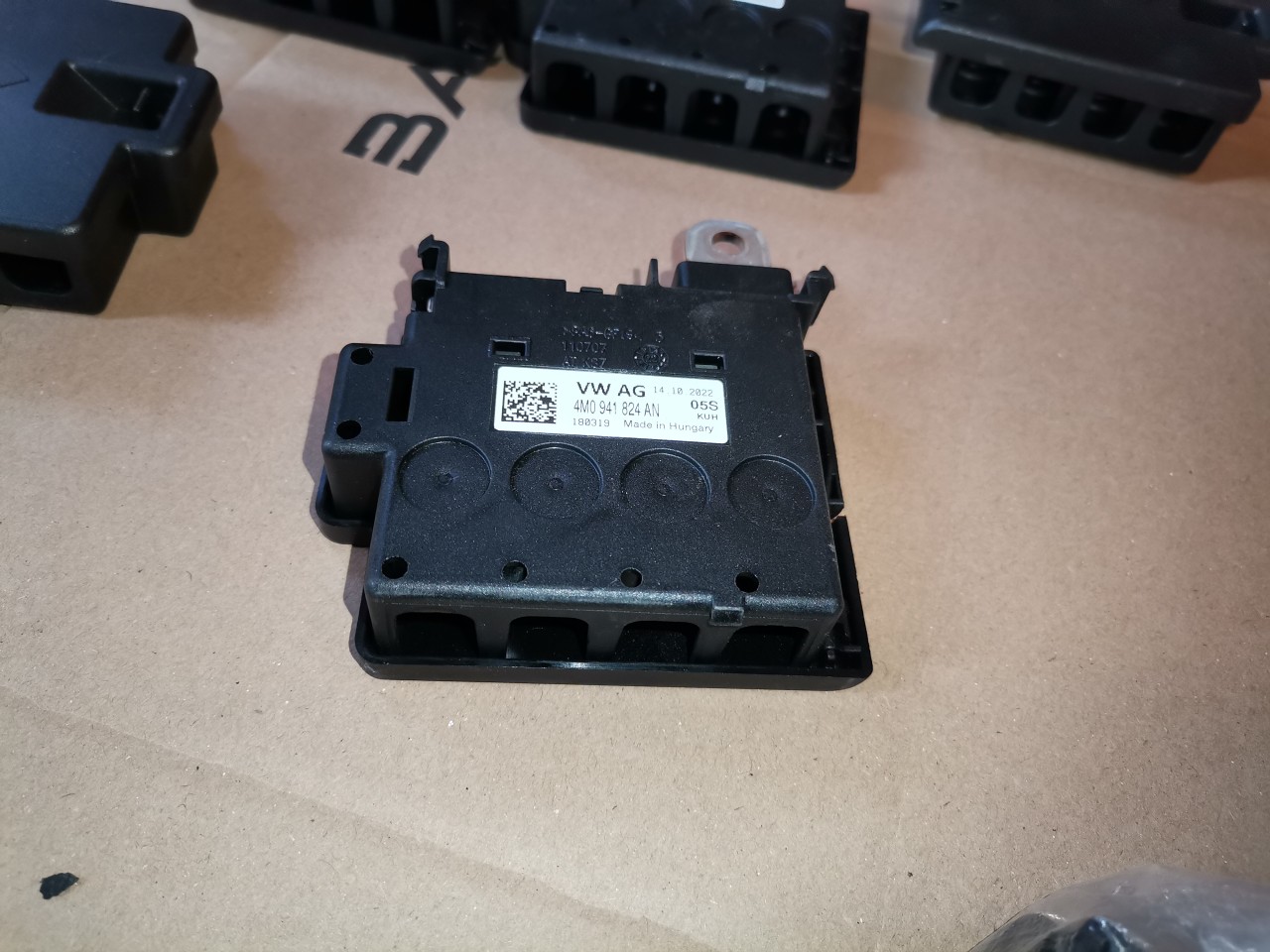 Siguranta borna baterie AUDI A8 Q7 Q8 (2016-2023) cod 4M0941824AN