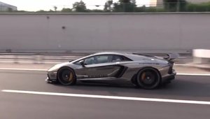 Simfonie in V12 major: Un Lamborghini modificat ia cu asalt tunelul!