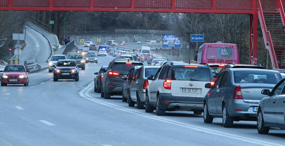 "Sindromul Cozonac" - de ce o iau razna soferii si uita regulile de circulatie in luna decembrie?