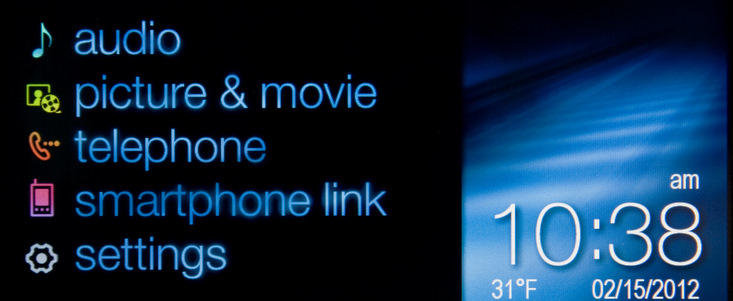 Sistemul Chevrolet MyLink ofera posibilitatea integrarii smartphone-urilor Sistemul Chevrolet MyLink ofera posibilitatea integrarii smartphone-urilor
