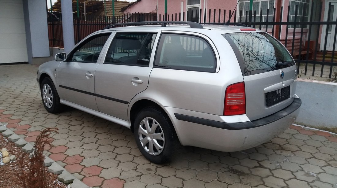 Skoda Octavia 1,6 benzina  climatronic 2003