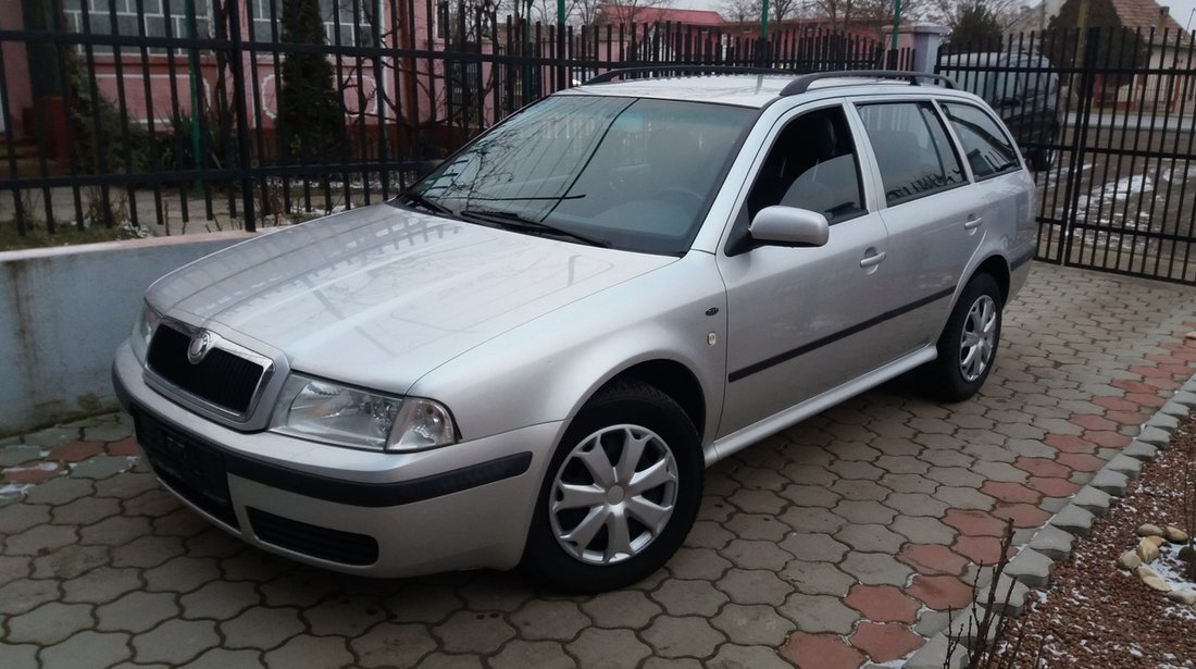 Skoda Octavia 1,6 benzina  climatronic 2003