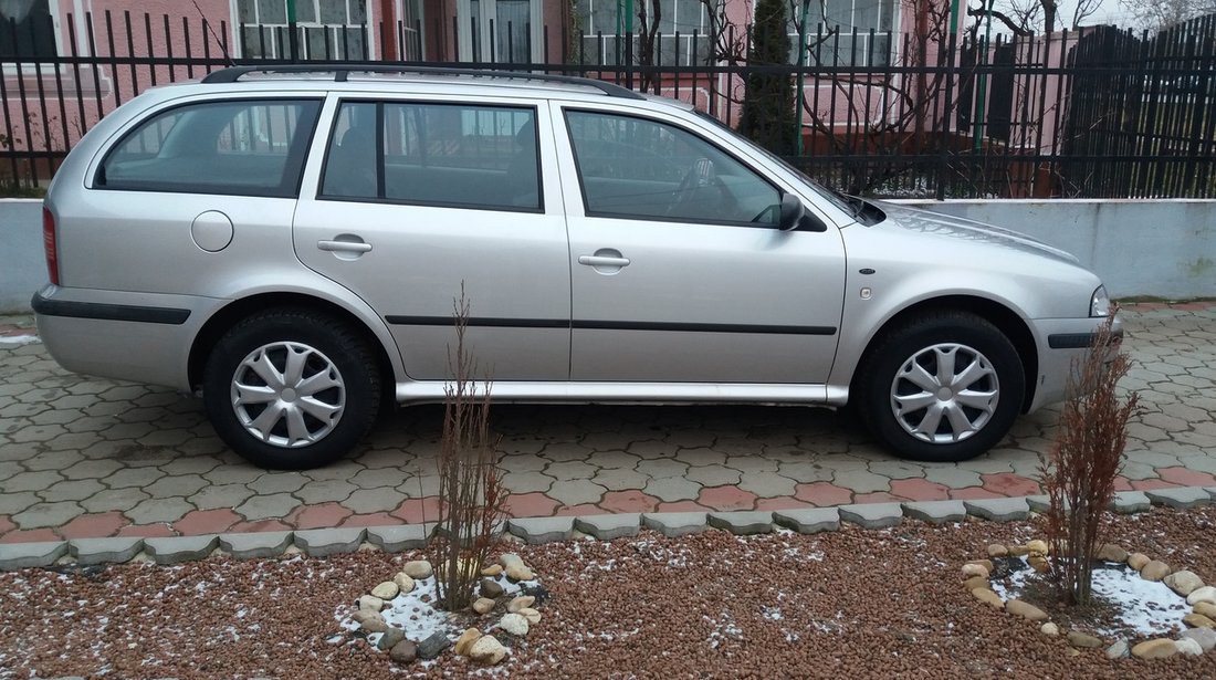 Skoda Octavia 1,6 benzina  climatronic 2003