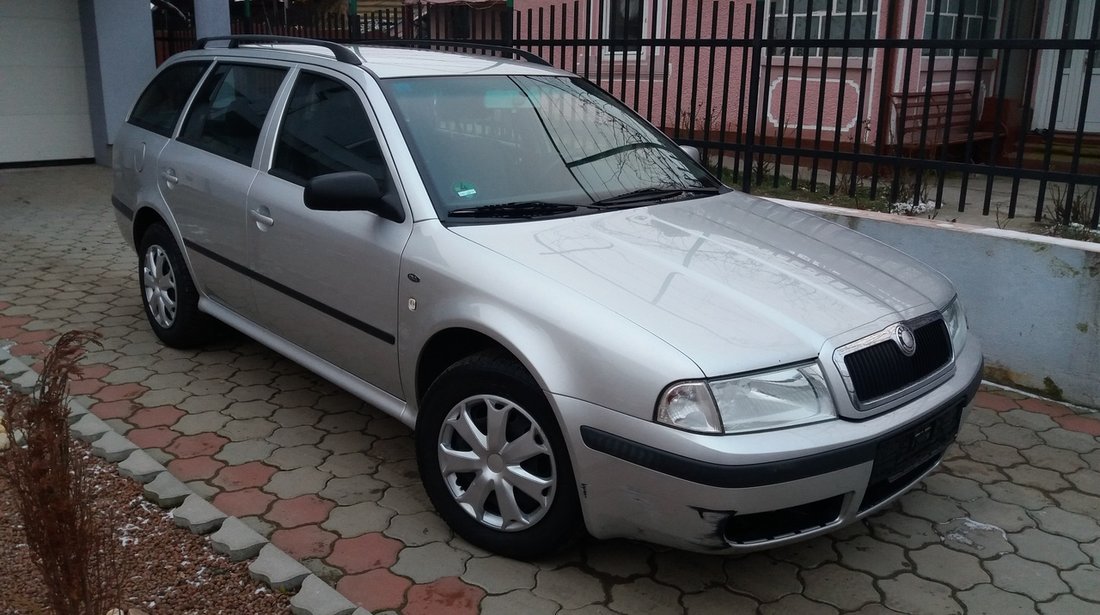 Skoda Octavia 1,6 benzina  climatronic 2003