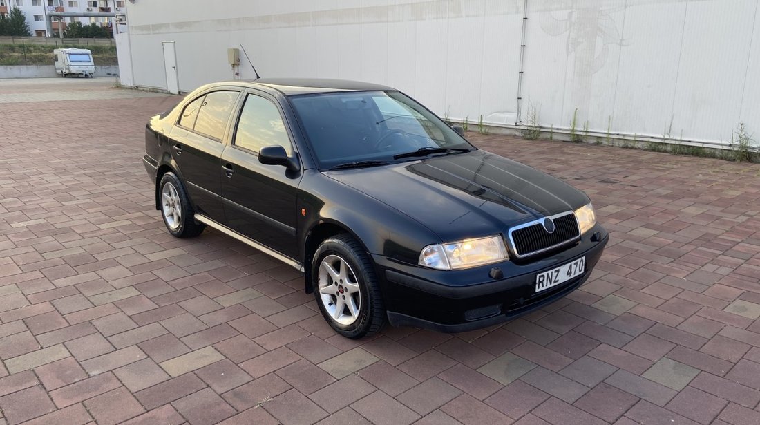 Skoda Octavia 1.6 GLXi 2000