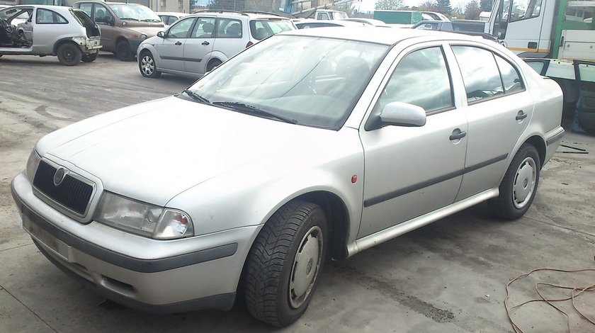 skoda octavia hatchback an 1999 motor 1.6sr tip akl