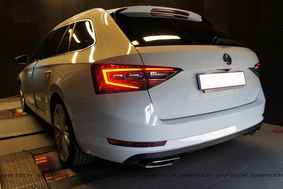 Skoda Superb de la ShifTech Engineering