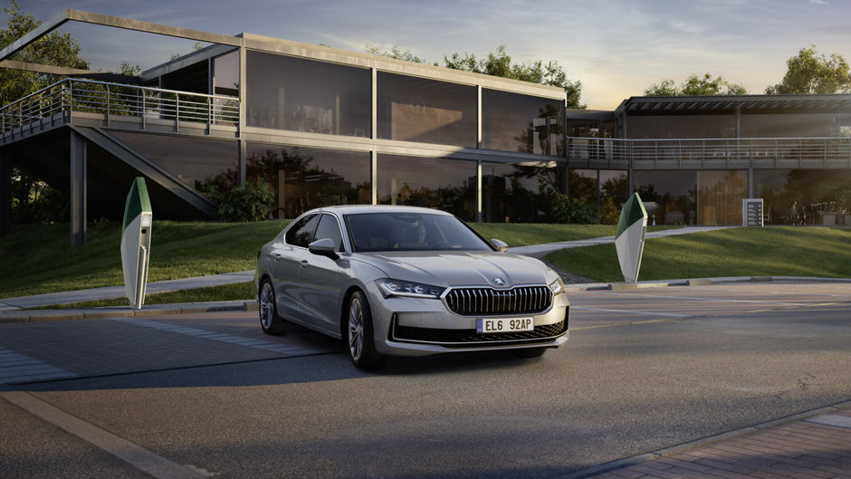Skoda Superb Hatch iV