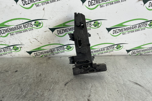 Soclu becuri lampa stop pe aripa dreapta 1J9945258A Volkswagen VW Golf 4 [1997 - 2006] wagon 1.9 TDI...