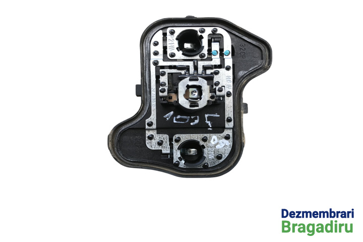 Soclu becuri lampa stop pe aripa dreapta 1K6945258 Volkswagen VW Golf 5 [2003 - 2009] Hatchback 3-usi 1.9 TDI 6DSG (105 hp) Cod motor: BKC, Cod cutie: HLH, Cod culoare: LA6Q