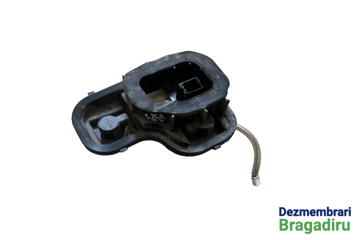 Soclu becuri lampa stop pe aripa dreapta Volkswagen VW Touareg generatia 2 7P [2010 - 2014] Crossover 3.0 TDI Tiptronic 4Motion (245 hp) Cod motor: CRC Cod cutie: NAC Cod culoare: LG7W