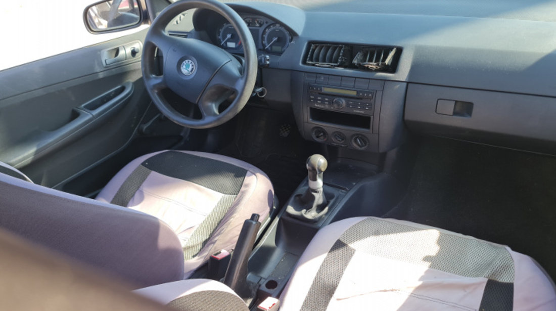 Soclu becuri lampa stop pe aripa stanga Skoda Fabia 6Y [1999 - 2004] Hatchback 5-usi 1.2 MT (54 hp)