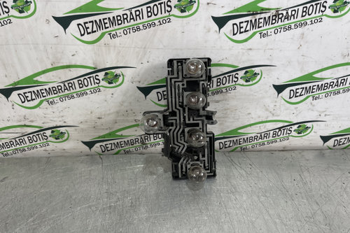 Soclu becuri lampa stop pe aripa stanga 3B9945258B / 3B9 945 258 B Volkswagen VW Passat B5.5 [faceli...