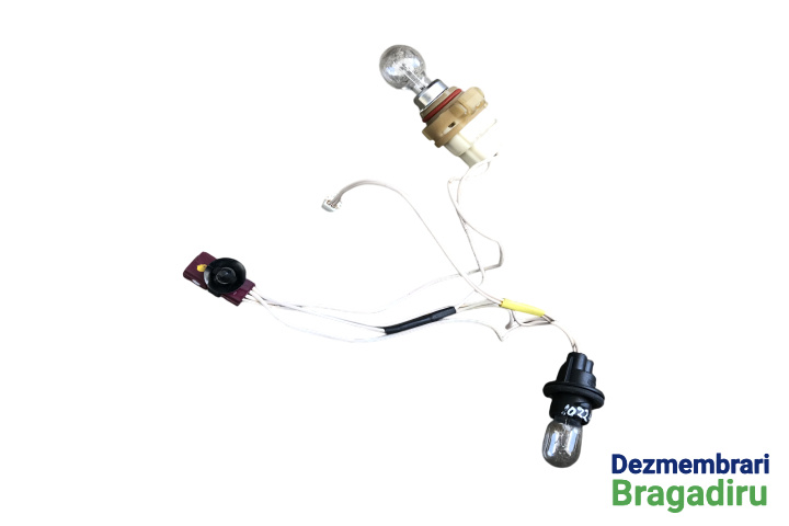Soclu becuri lampa stop pe haion stanga BMW Seria 5 F11 [2009 - 2013] Touring wagon 520 d Steptronic (184 hp) Cod motor: N47T, Cod culoare: B90, Pachet M