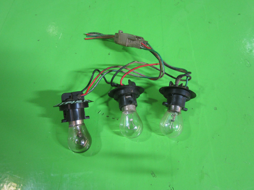 SOCLU / INSTALATIE STOP / LAMPA DREAPTA SUZUKI VITARA 4x4 FAB. 1988 – 2002 ⭐⭐⭐⭐⭐