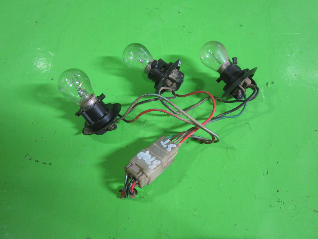 SOCLU / INSTALATIE STOP / LAMPA STANGA SUZUKI VITARA 4x4 FAB. 1988 – 2002 ⭐⭐⭐⭐⭐
