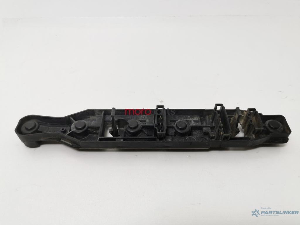 Soclu lampa stop SEAT CORDOBA Vario (6K5) [ 1996 - 2002 ] i (AEX, AKK, AKV, ANW, APQ, AUD) 44KW|60HP VAG OEM 6K0945257A