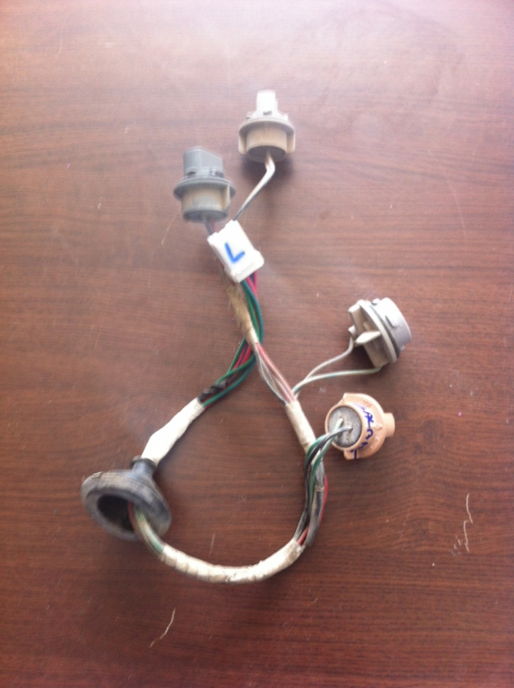 Soclu lampa stop stanga Mitsubishi Galant 8 [1996 - 2000] Sedan 2.5 V6 AT (163 hp) (EA_) 2.5 V6 24