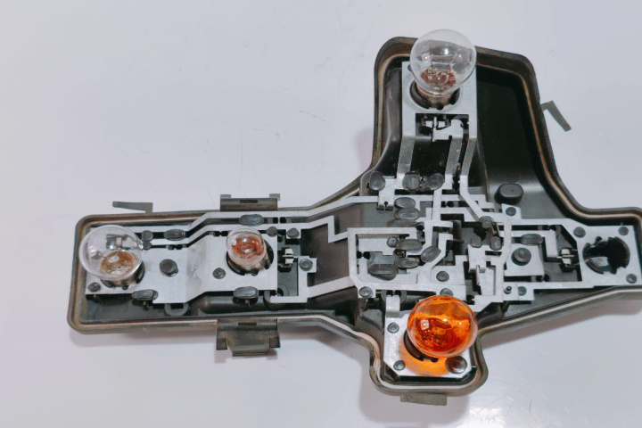 Soclu Stop Dreapta 1T0945258D Volkswagen VW Touran [facelift] [2006 - 2010]