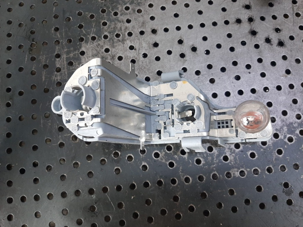 Soclu stop dreapta mercedes b-class w246 607042 e55732