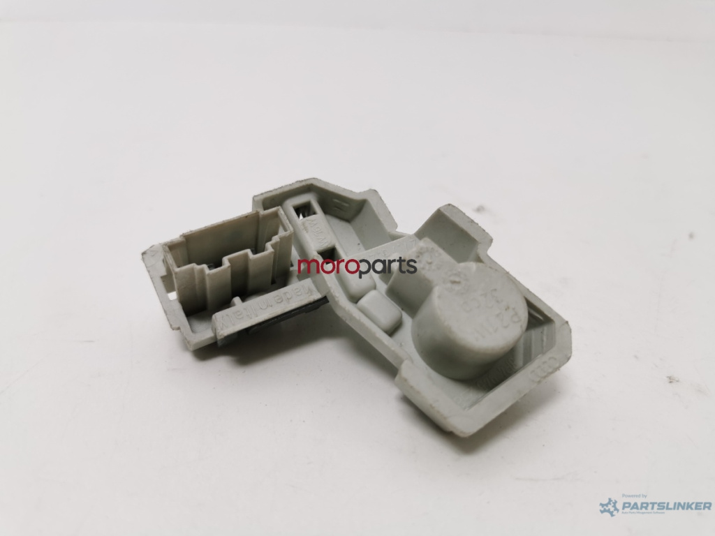Soclu stop haion dreapta Audi A3 (8P) Hatchback 2005 2.0 TDI OEM 8P4945258A