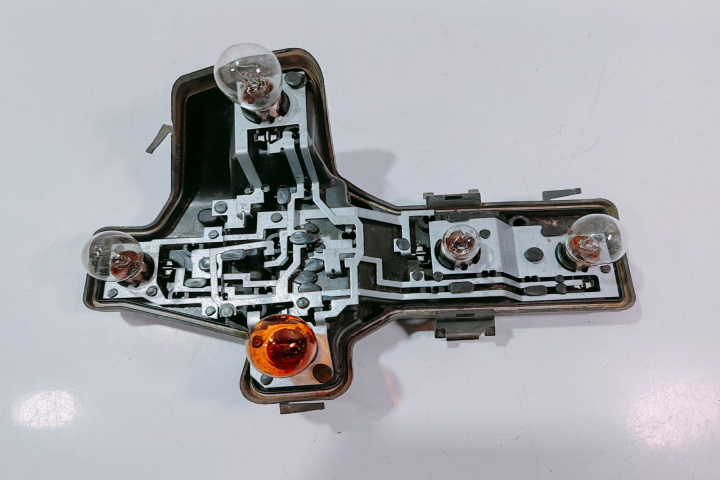 Soclu stop stanga 1T0945257D Volkswagen VW Touran [2003 - 2006]