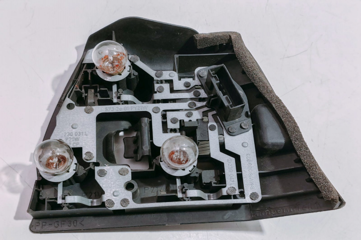 Soclu Stop Stanga 8383823 / 230047L BMW Seria 3 E46 [1997 - 2003]