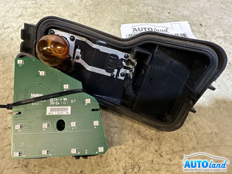 Soclu Stop Stanga Model cu Led Nissan QASHQAI J10,JJ10 2007
