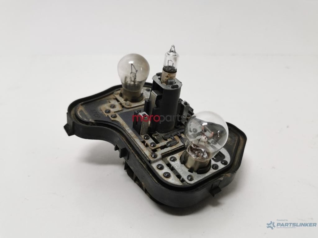 Soclu stop stanga spate VOLKSWAGEN GOLF V (1K1) [ 2003 - 2009 ] TDI 16V (BKD) 103KW|140HP VAG OEM 1K6945257