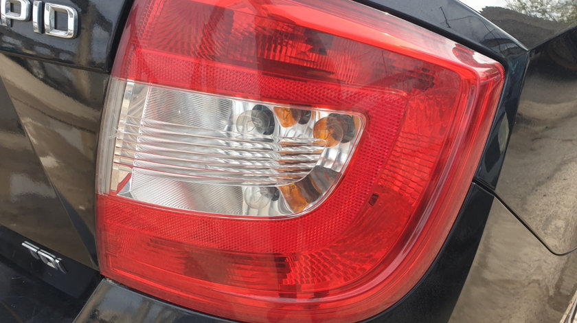 Soclu Suport Bec Becuri pentru Stop Lampa Tripla Dreapta Skoda Rapid 2012 - 2017